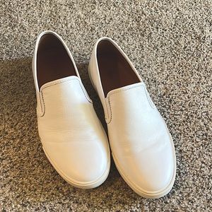 Selling a size 11.5 Frye genuine leather shoes.